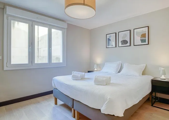 公寓 Le Gambetta - T3 Standing Avec Parking, Wifi, Netflix 拉瓦勒